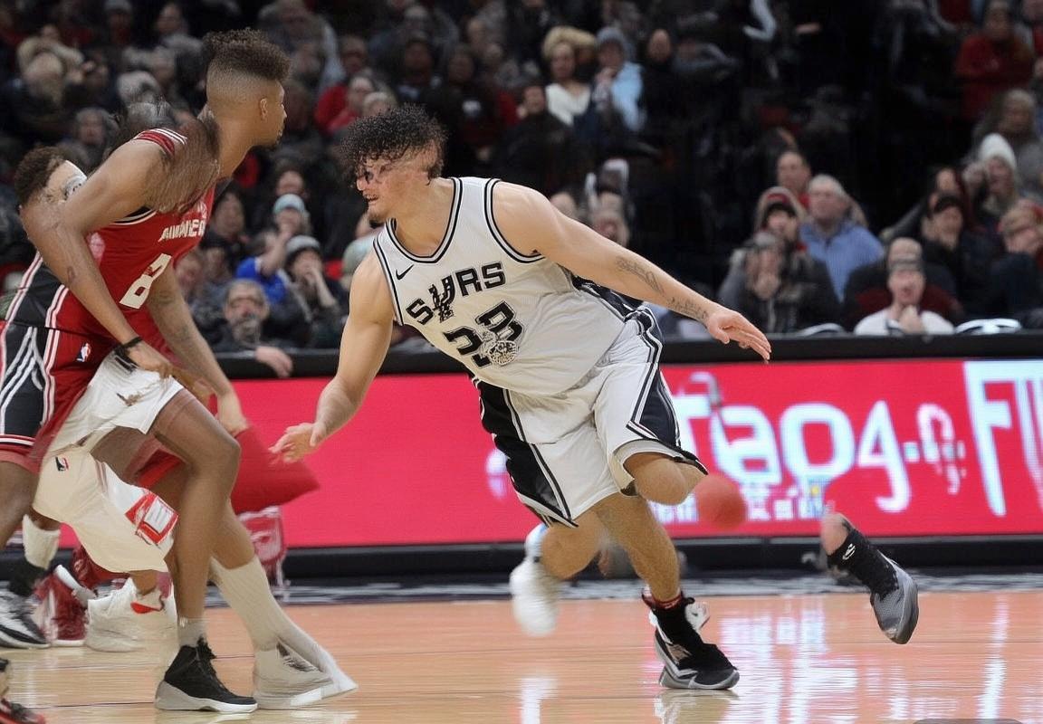 圣安东尼奥马刺队延续连胜势头，科内特文班亚马双星闪耀诠释团队篮球